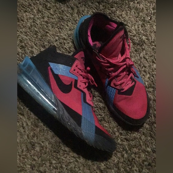 Lebron 18’s low, Fireberry colorway - Picture 2 of 4